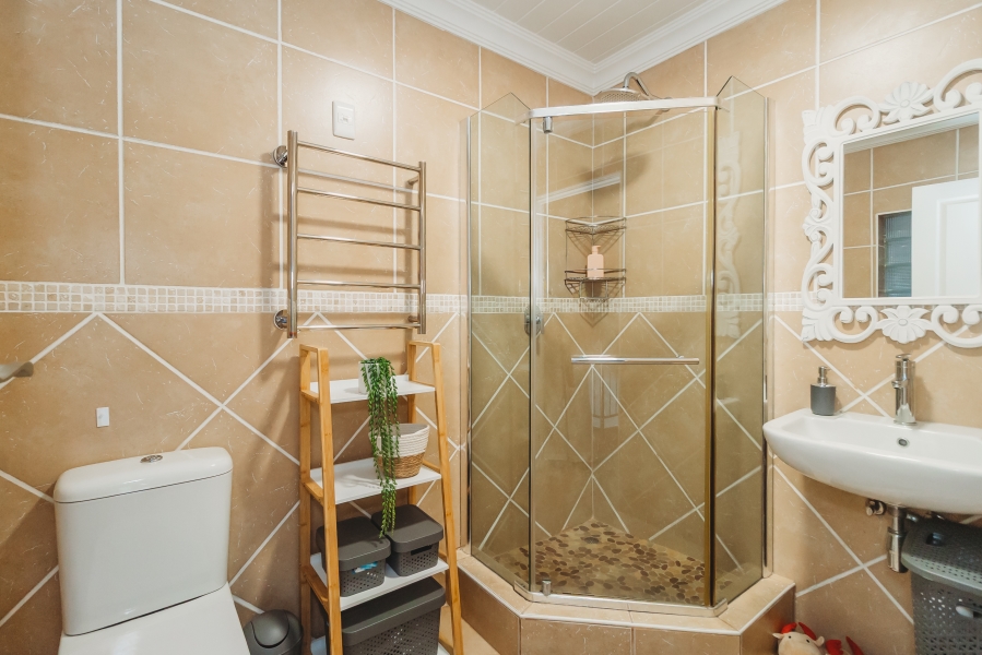 5 Bedroom Property for Sale in Panorama Western Cape